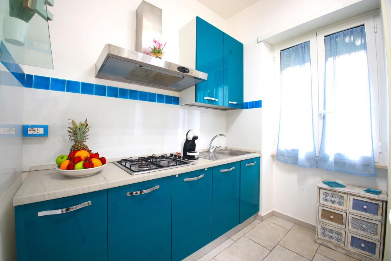 Hostly - Vittoria House - Near The Center With Private Parking Apartment เนเปิลส์ ภายนอก รูปภาพ