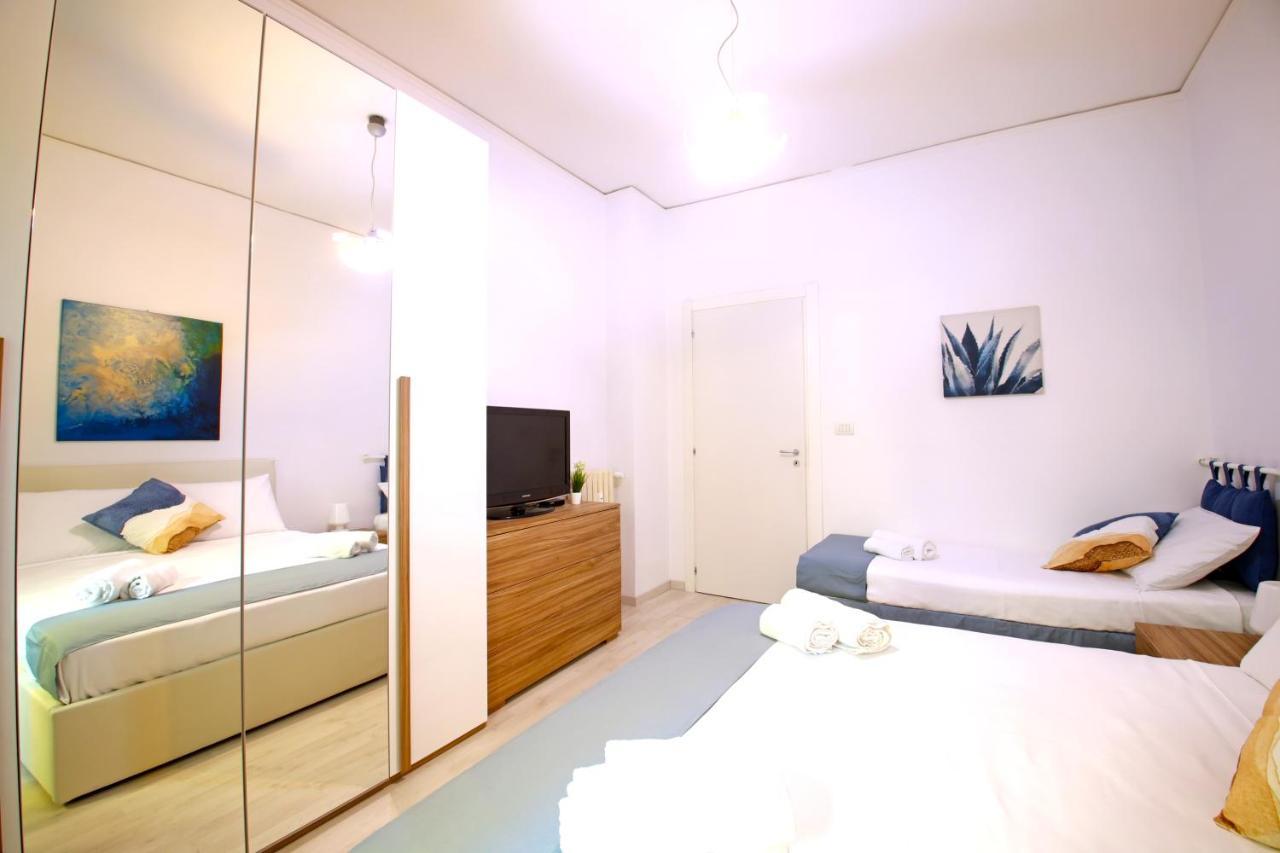 Hostly - Vittoria House - Near The Center With Private Parking Apartment เนเปิลส์ ภายนอก รูปภาพ