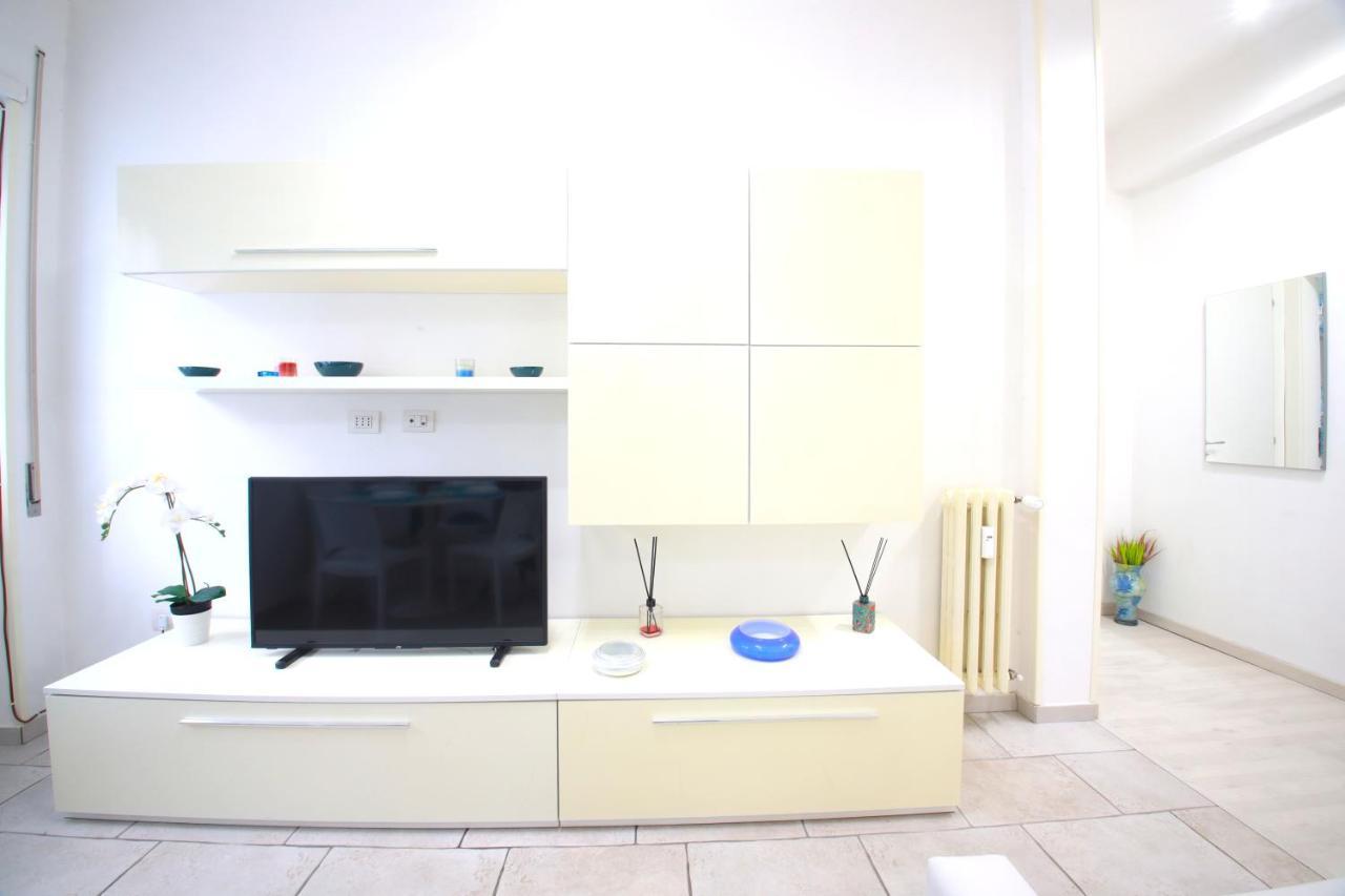 Hostly - Vittoria House - Near The Center With Private Parking Apartment เนเปิลส์ ภายนอก รูปภาพ