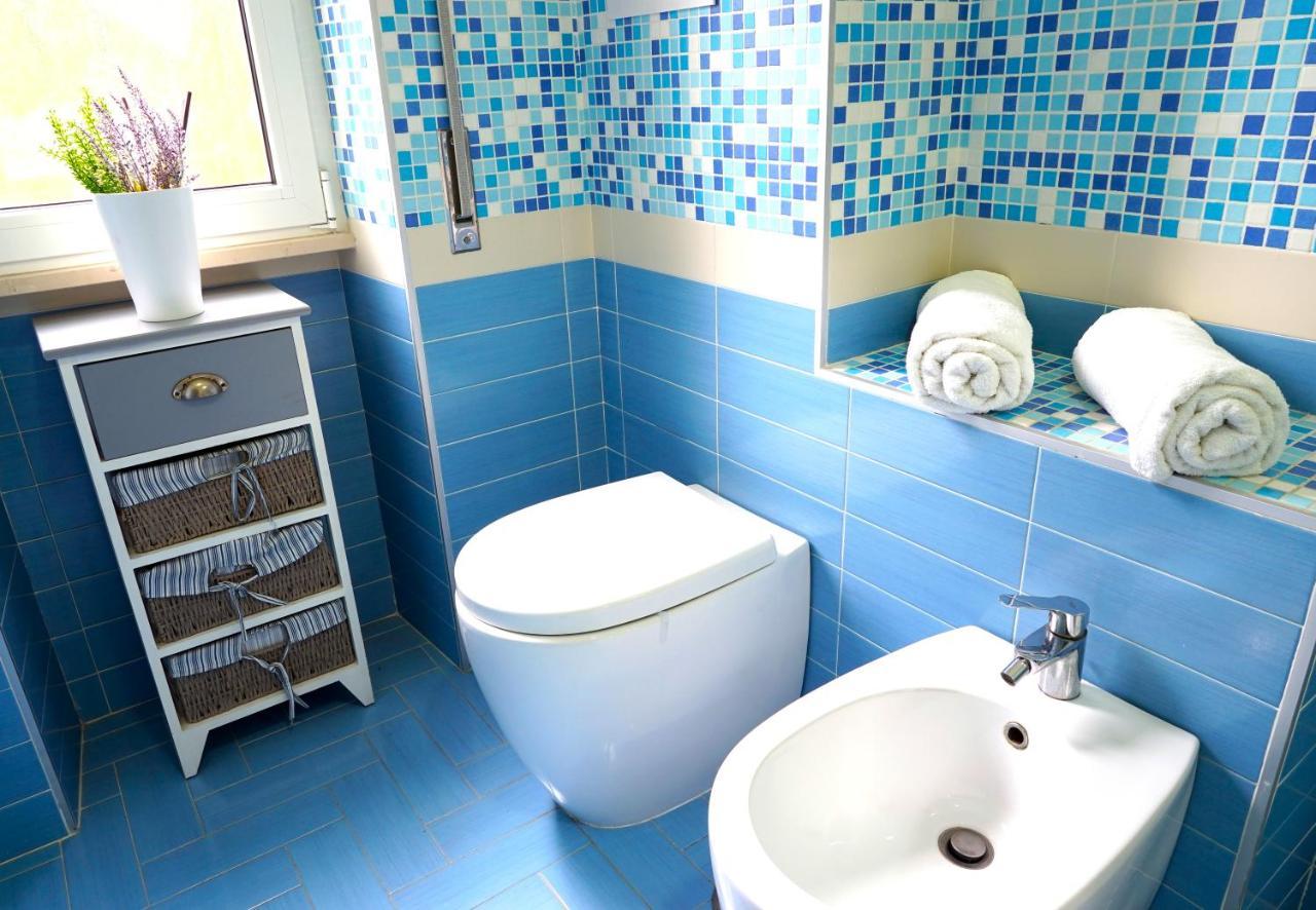 Hostly - Vittoria House - Near The Center With Private Parking Apartment เนเปิลส์ ภายนอก รูปภาพ