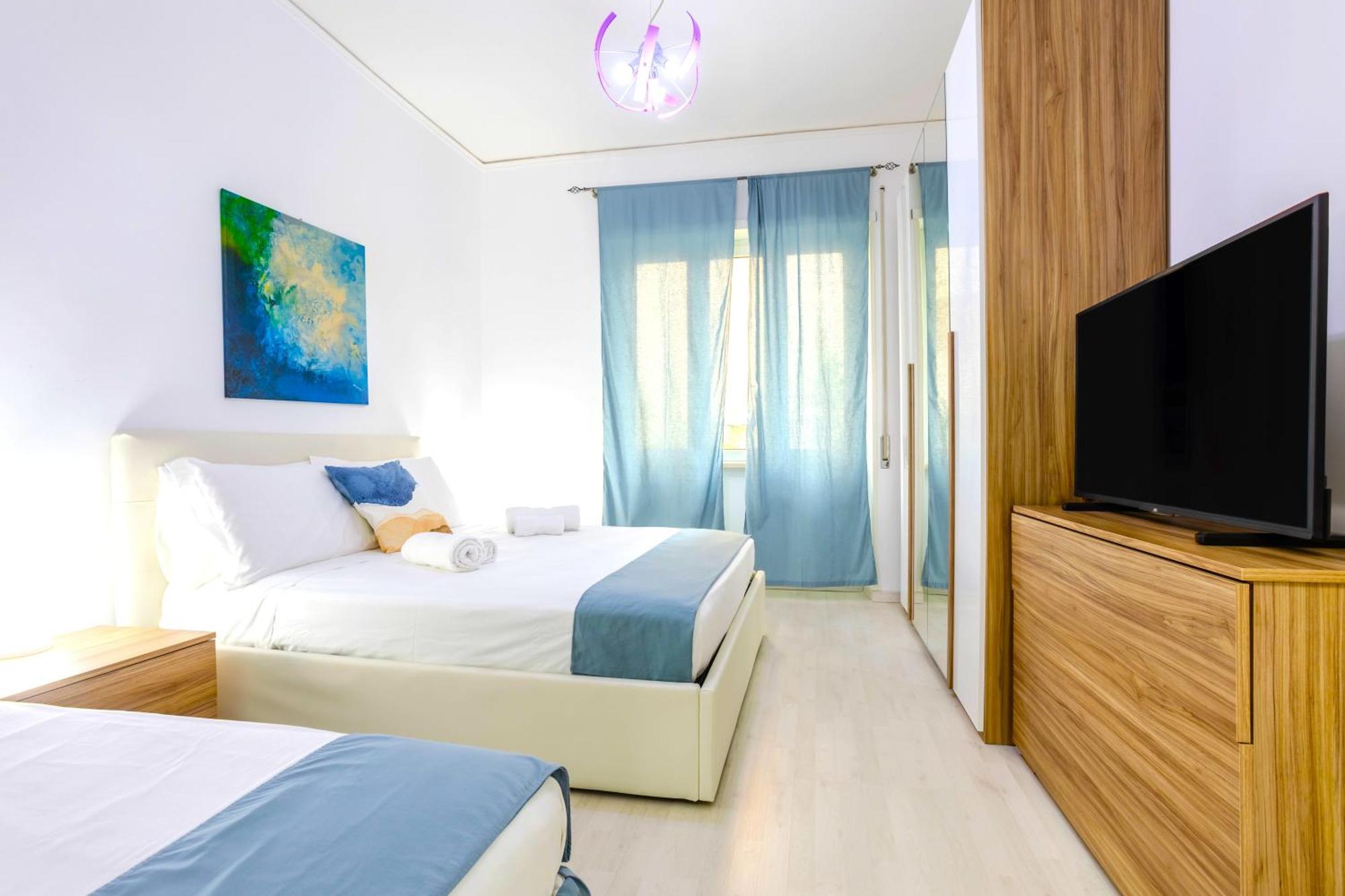 Hostly - Vittoria House - Near The Center With Private Parking Apartment เนเปิลส์ ภายนอก รูปภาพ