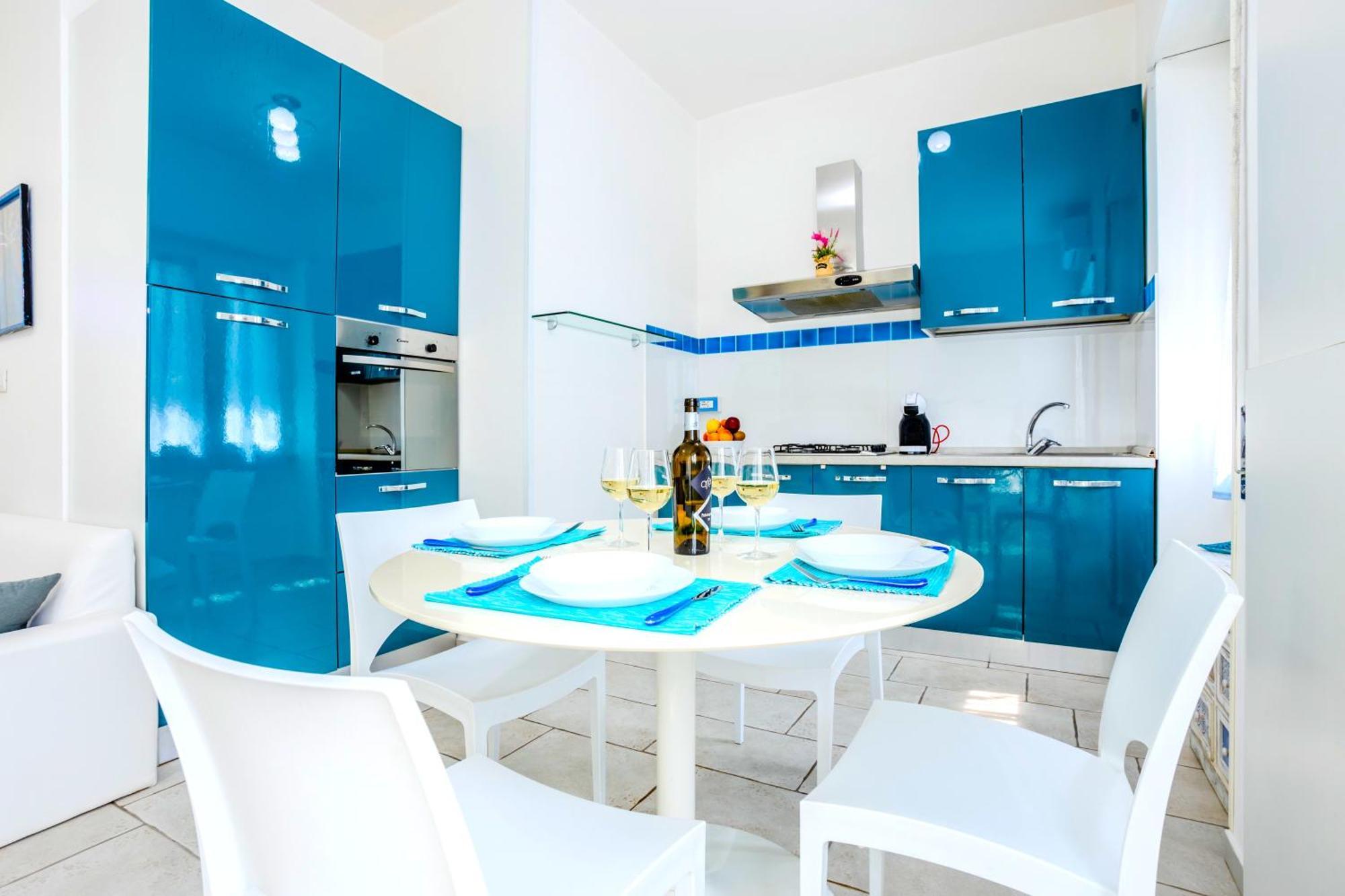 Hostly - Vittoria House - Near The Center With Private Parking Apartment เนเปิลส์ ภายนอก รูปภาพ
