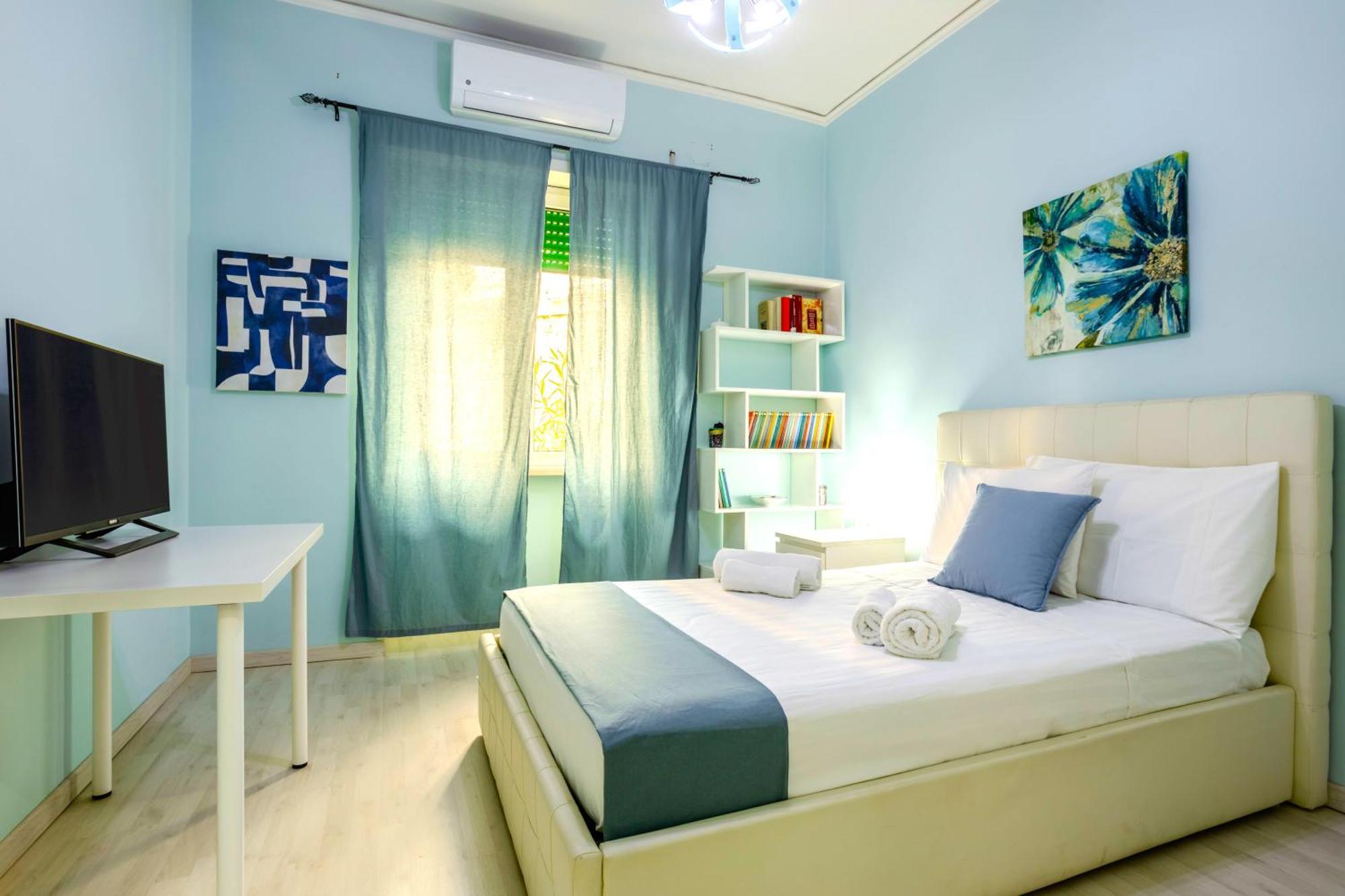 Hostly - Vittoria House - Near The Center With Private Parking Apartment เนเปิลส์ ภายนอก รูปภาพ